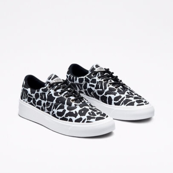 Black White  Low Top Converse - Picture 3 of 15